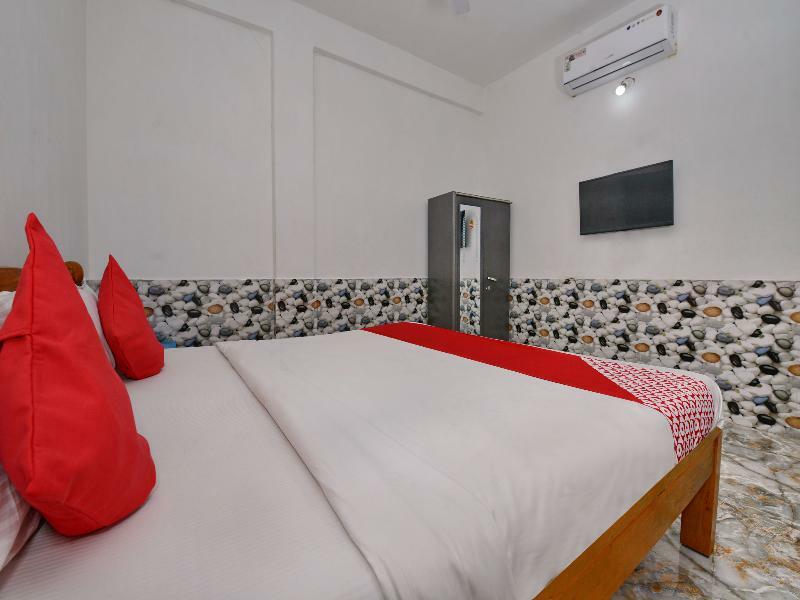 Oyo 10809 Hotel Tushar Inn Baga Kültér fotó