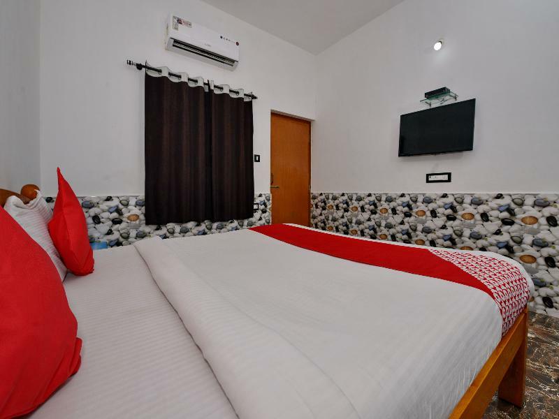 Oyo 10809 Hotel Tushar Inn Baga Kültér fotó