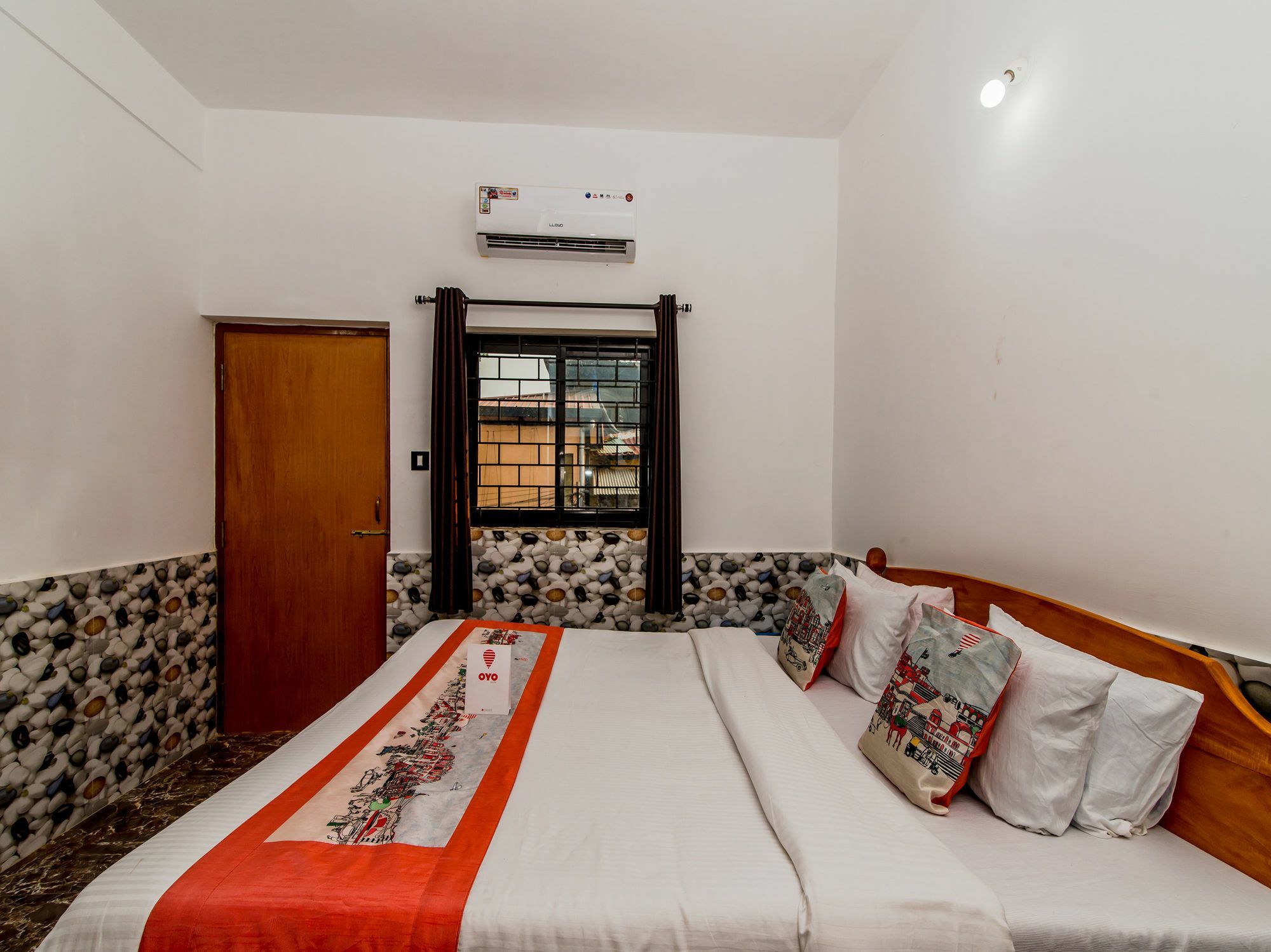 Oyo 10809 Hotel Tushar Inn Baga Kültér fotó