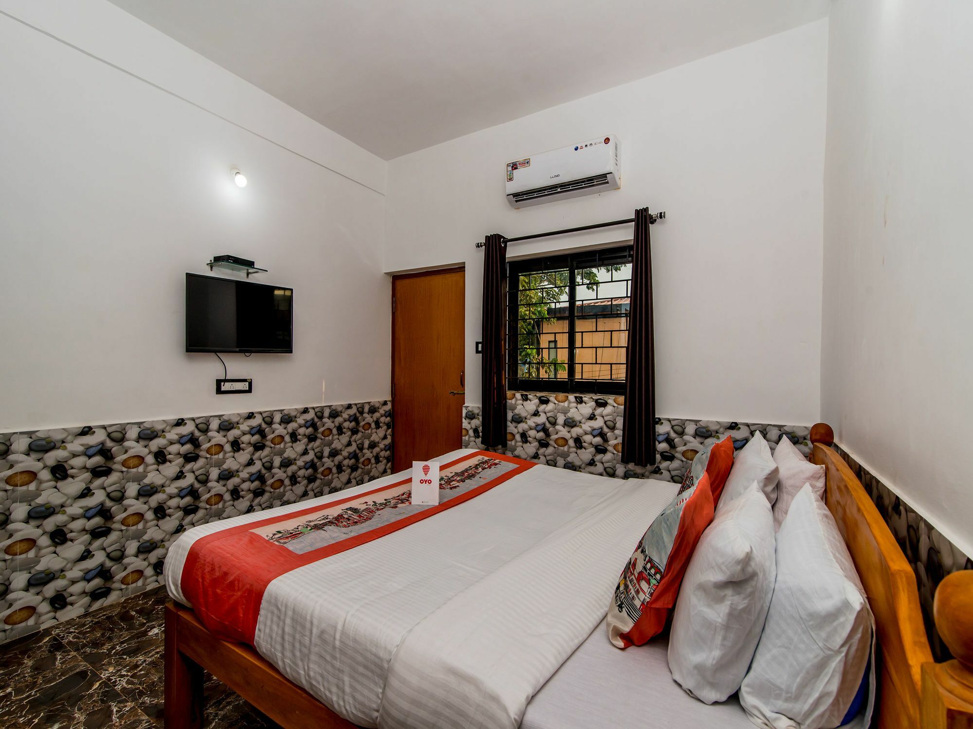 Oyo 10809 Hotel Tushar Inn Baga Kültér fotó