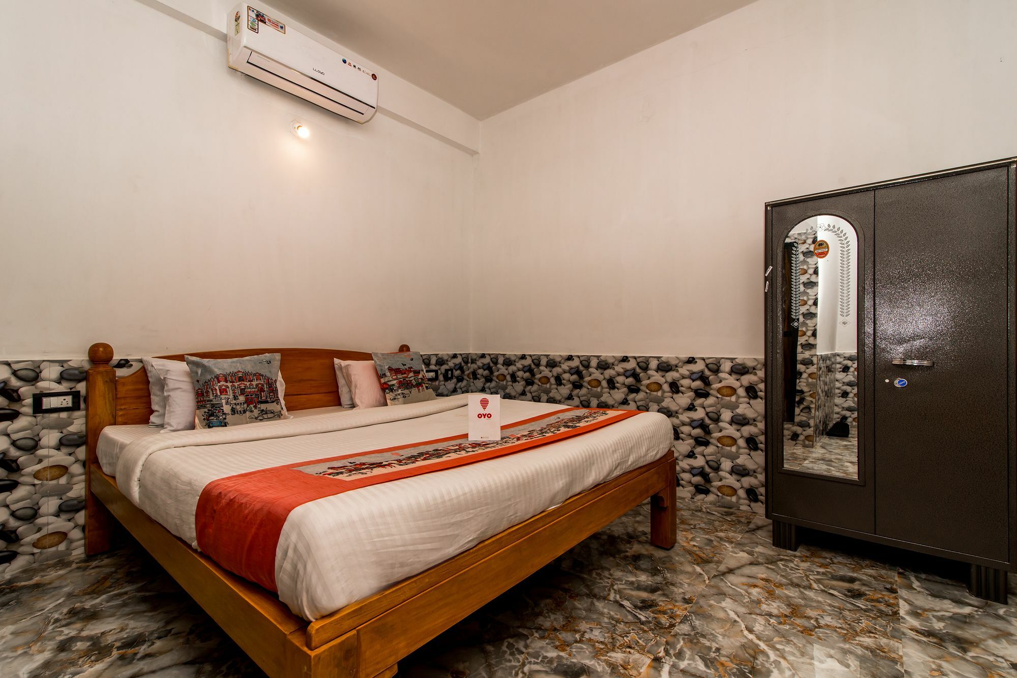 Oyo 10809 Hotel Tushar Inn Baga Kültér fotó